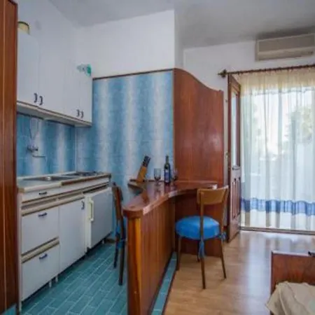 Apartament And Anita Sumartin